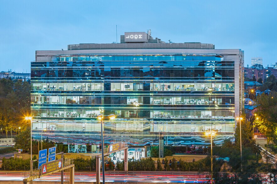 Calle de Eucalipto, 33, Madrid, Madrid à louer - Photo principale - Image 1 de 4