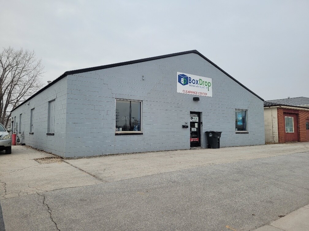741 Mike McCarthy Way, Green Bay, WI à vendre Photo du bâtiment- Image 1 de 12