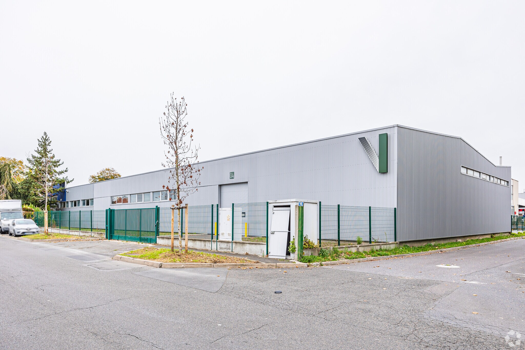 Flex in Bezons for lease Primary Photo- Image 1 of 10