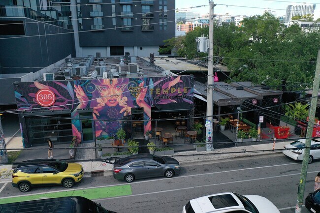 Plus de détails pour 153 NW 24th St, Miami, FL - Commerce de détail à vendre