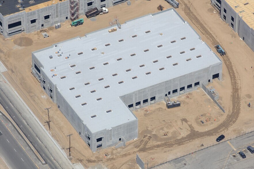 2245 W Valley Blvd, Colton, CA à louer - Photo de construction - Image 3 de 5