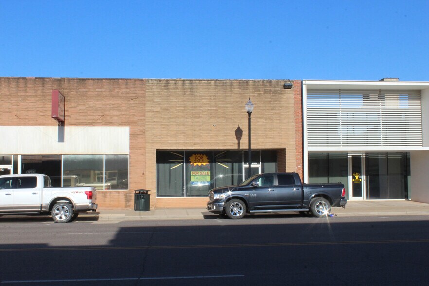 110 S Main St, Hennessey, OK à vendre - Photo principale - Image 1 de 1