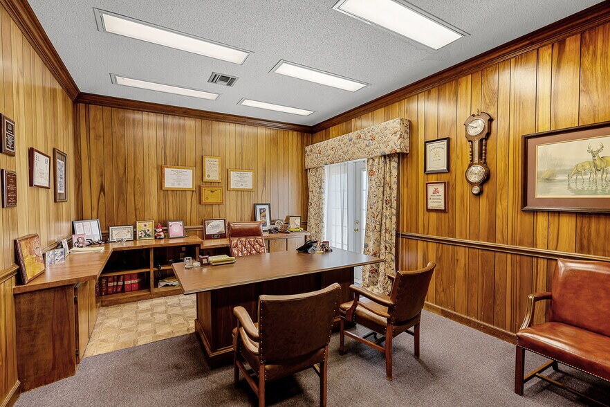 131 W Main St, Tavares, FL à vendre - Photo du bâtiment - Image 3 de 8