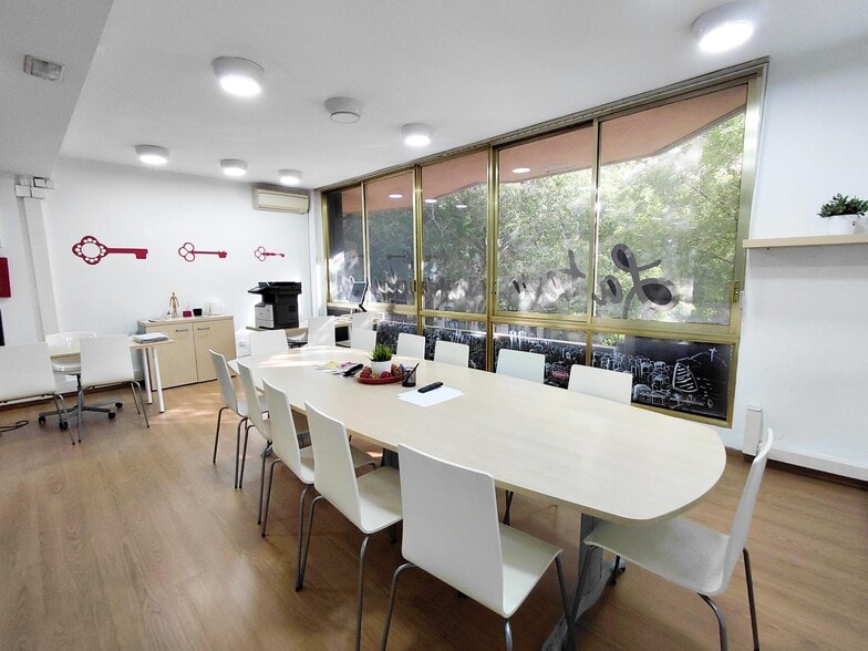 Office in Barcelona, Barcelona for lease - Interior Photo - Image 2 of 5