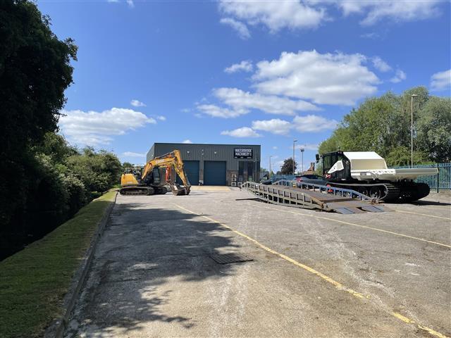 13 Mill Ln, Alton à louer - Photo du bâtiment - Image 2 de 5