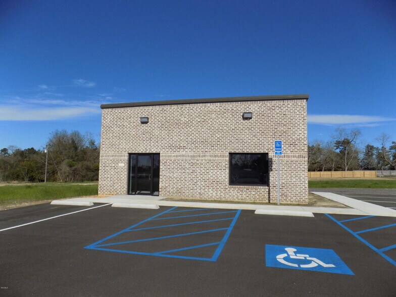 1575 W Central Ave, Wiggins, MS à vendre - Photo du bâtiment - Image 3 de 20