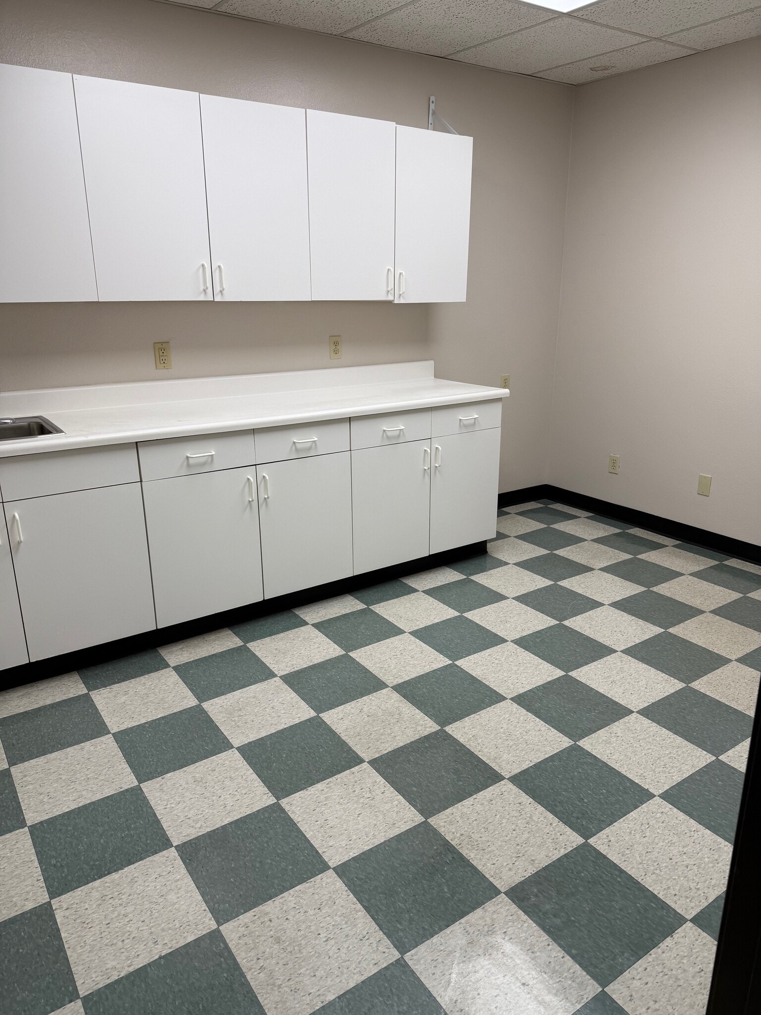 2140 Eastman Ave, Ventura, CA à louer Photo intérieure- Image 1 de 6