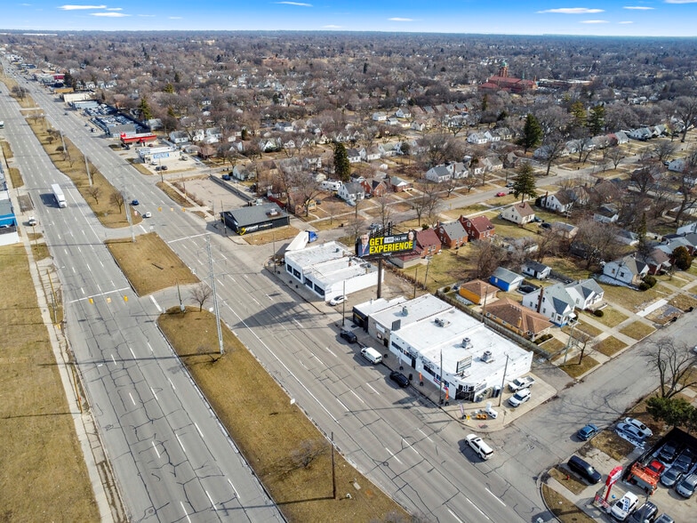 12744 E 8 Mile Rd, Detroit, MI à vendre - Photo du bâtiment - Image 2 de 47
