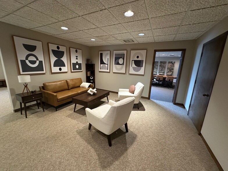 44 First St, Mount Clemens, MI for lease - Interior Photo - Image 2 of 5