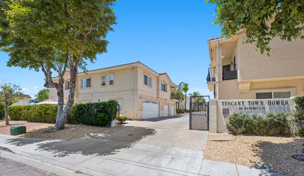 242 Kennedy St, Chula Vista, CA à vendre - Photo du bâtiment - Image 3 de 12