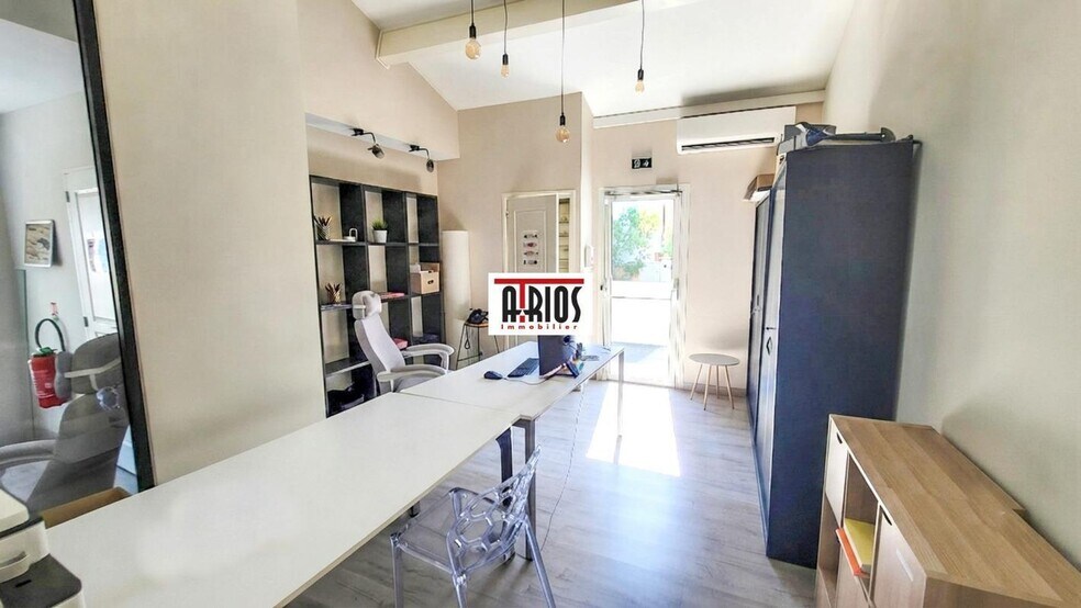Retail in La Seyne Sur Mer for lease - Interior Photo - Image 1 of 7