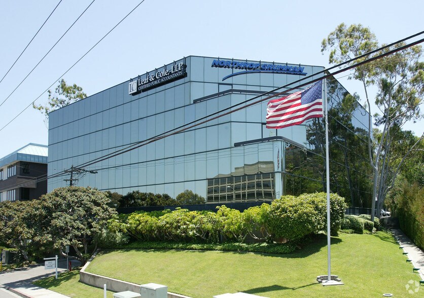 1843 Hotel Cir S, San Diego, CA à vendre - Photo du bâtiment - Image 3 de 5