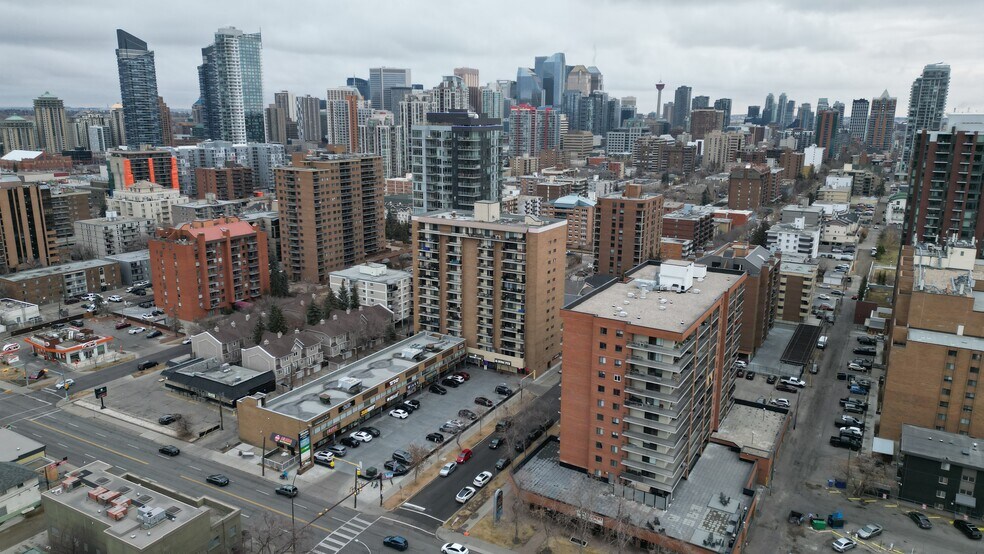 1330 15 Ave SW, Calgary, AB à louer - Photo du bâtiment - Image 2 de 12