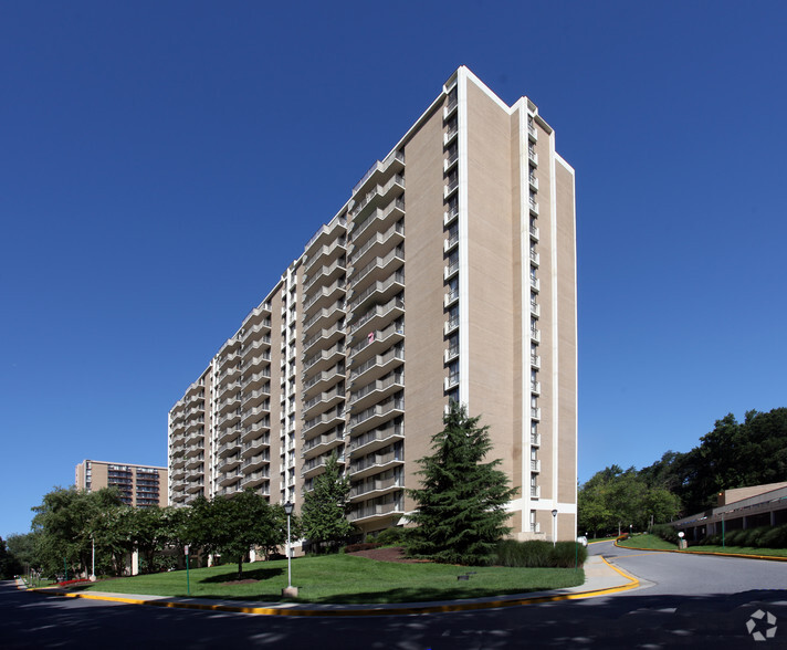 6200 Westchester Park Dr, College Park, MD à vendre - Photo principale - Image 1 de 1