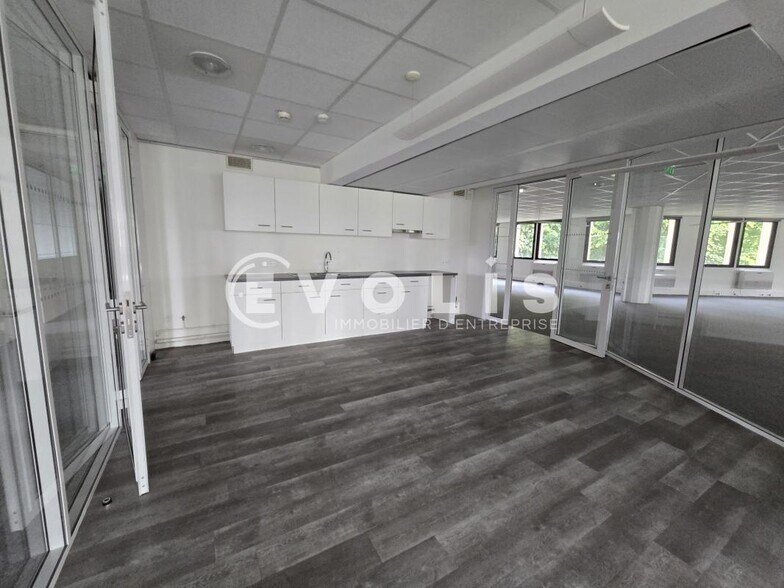 Office in Saint Aubin for lease - Interior Photo - Image 3 of 7