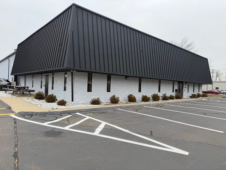 182 Commerce St, East Haven, CT for lease - Building Photo - Image 2 of 4