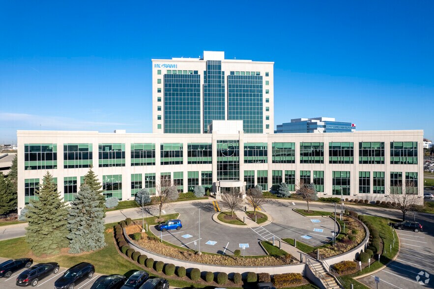 55 Standish Ct, Mississauga, ON à louer - Photo du bâtiment - Image 2 de 4