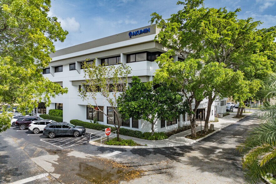 2925 Aventura Blvd, Aventura, FL à louer - Photo du bâtiment - Image 1 de 8