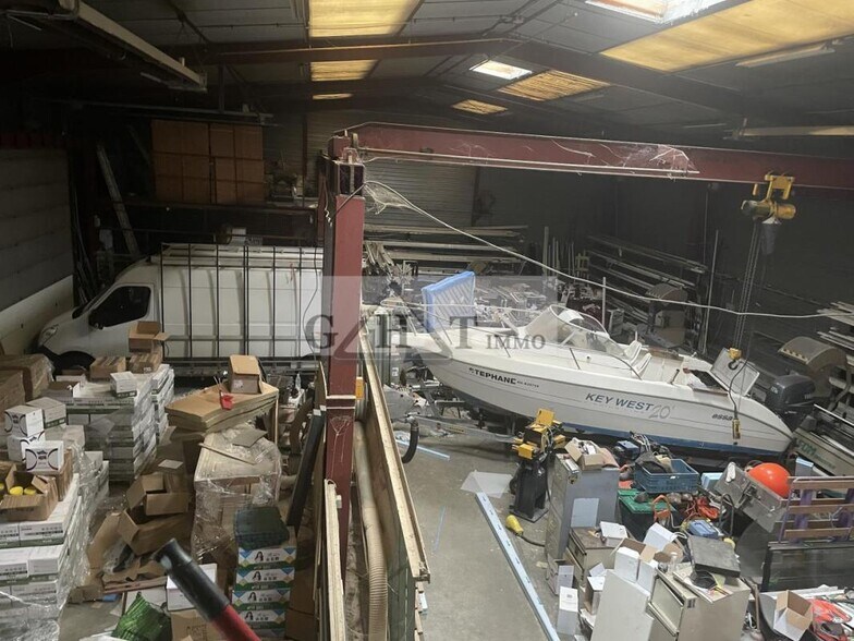 Industrial in Méry-sur-Oise for lease - Interior Photo - Image 1 of 11