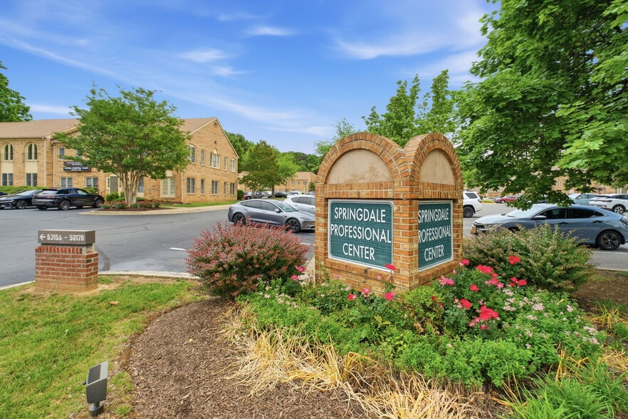 5051 Backlick Rd, Annandale, VA à vendre - Photo du bâtiment - Image 3 de 15