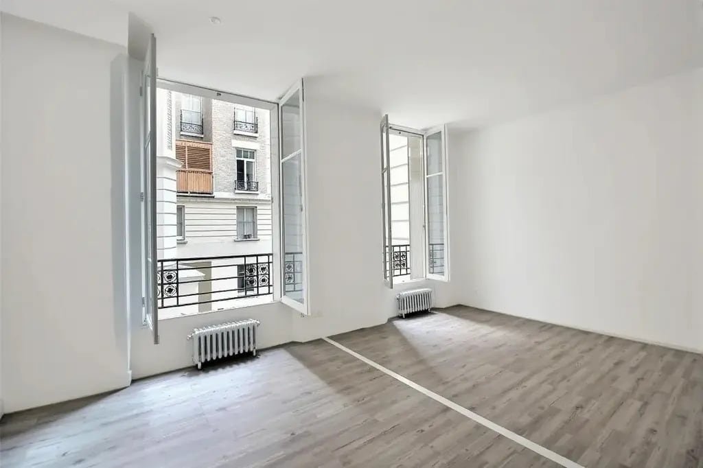 Office in Paris for lease Interior Photo- Image 1 of 9