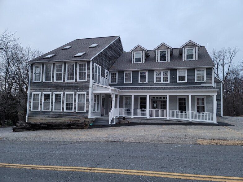 191 City Depot Rd, Charlton, MA à louer - Photo du bâtiment - Image 1 de 9