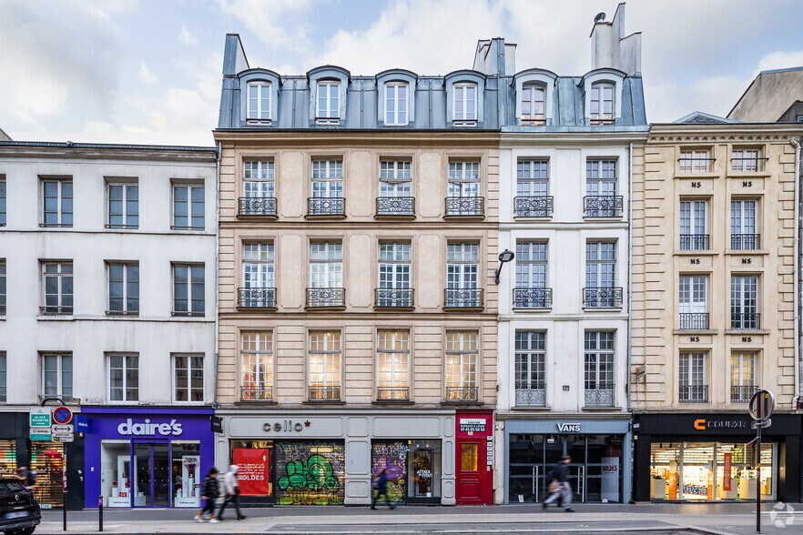 26 Rue Du Faubourg Saint-Antoine, Paris for lease - Primary Photo - Image 1 of 4