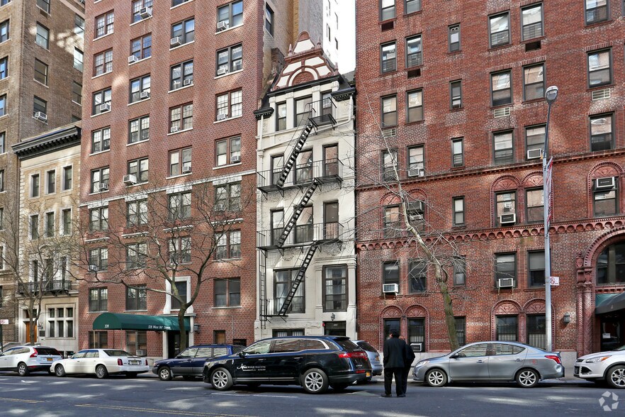 330 W 86th St, New York, NY à vendre - Photo du bâtiment - Image 2 de 15