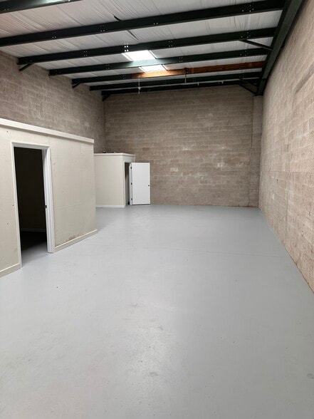 1202-2 NE Pine Island Rd, Cape Coral, FL for lease - Interior Photo - Image 2 of 4