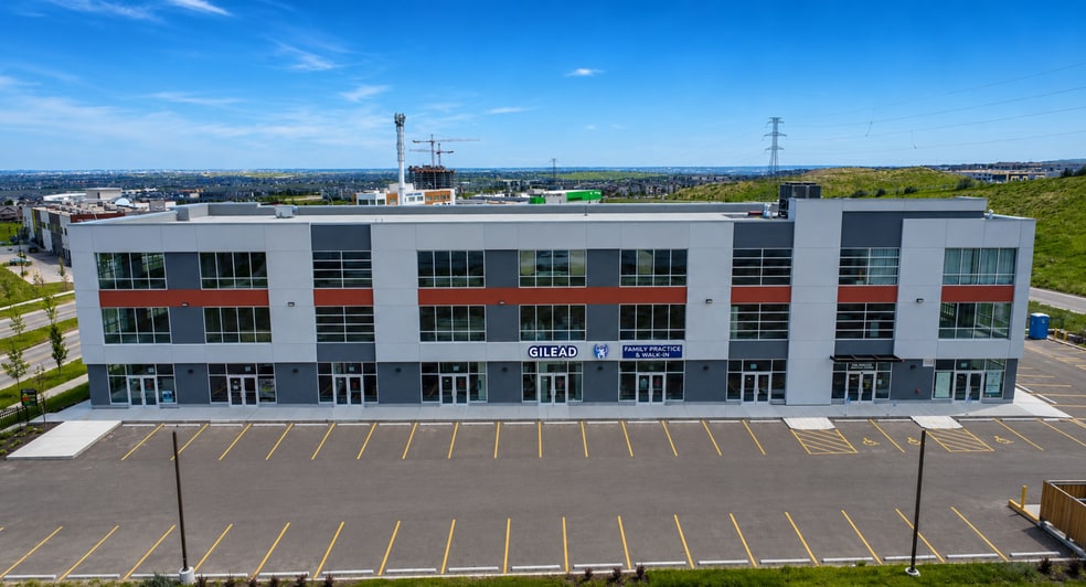 198 Nolanridge Cres NW, Calgary, AB for sale - Building Photo - Image 2 of 17