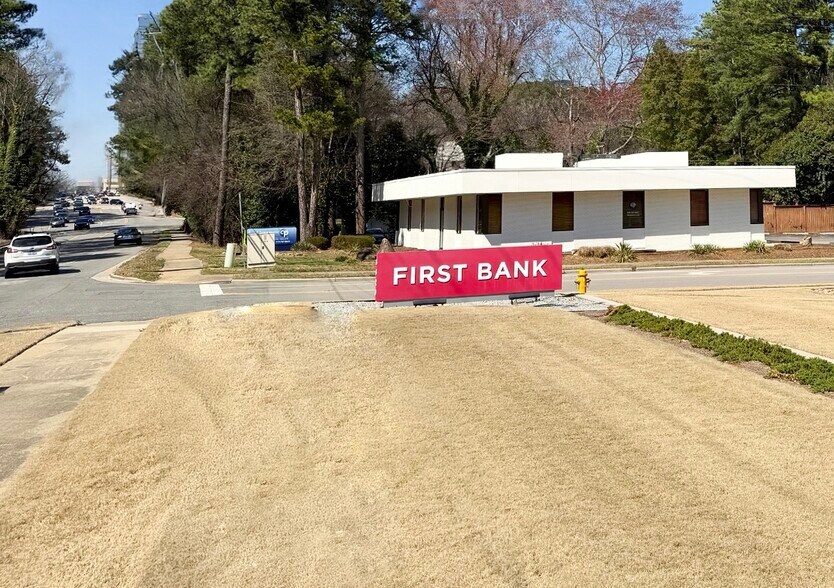3700 Six Forks Rd, Raleigh, NC à louer - Photo du bâtiment - Image 2 de 3