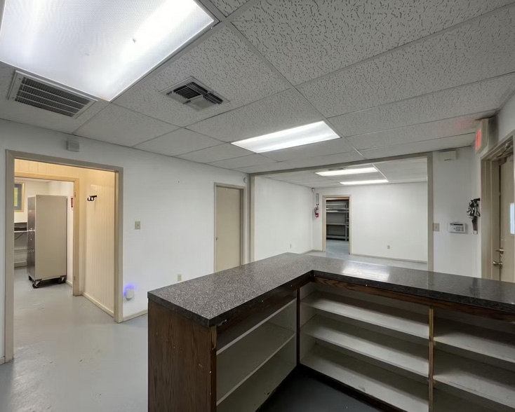 820 Shelby Ln, Austin, TX for lease - Building Photo - Image 3 of 14