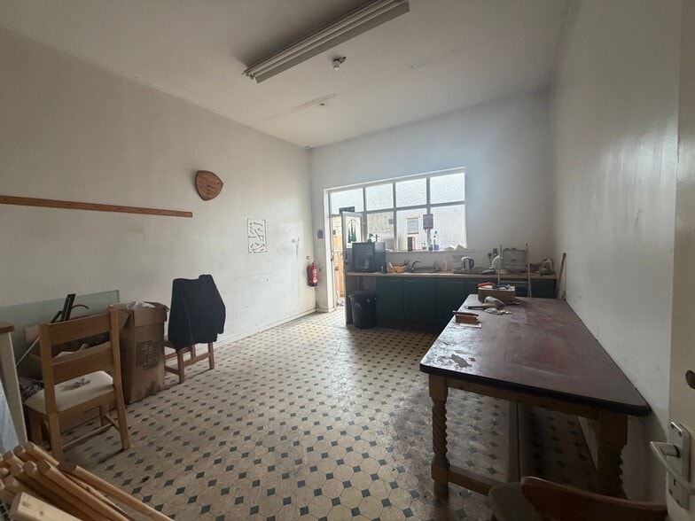 Elm St, Skelmanthorpe for lease - Interior Photo - Image 2 of 11