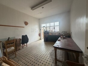 Elm St, Skelmanthorpe for lease Interior Photo- Image 2 of 12