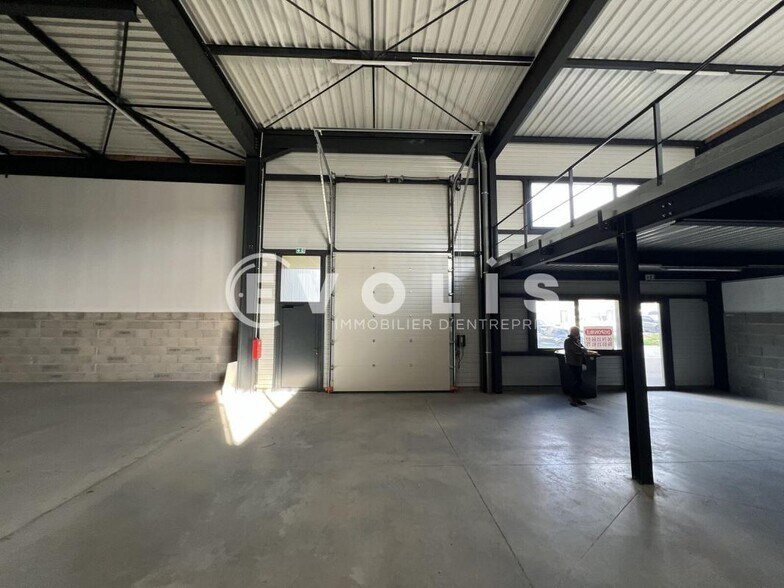 Flex in Frans for lease - Interior Photo - Image 3 of 6