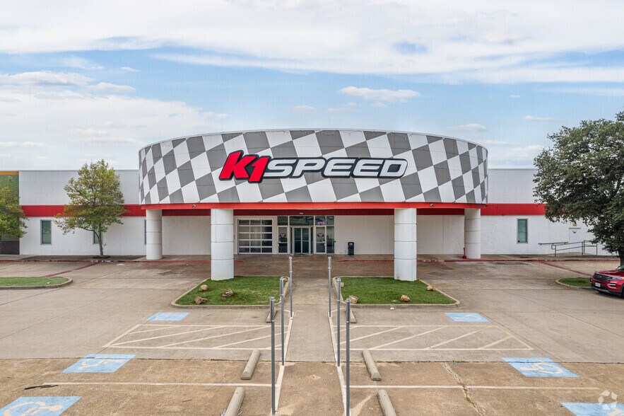 677 W Campbell Rd, Richardson, TX à louer - Photo du bâtiment - Image 2 de 6
