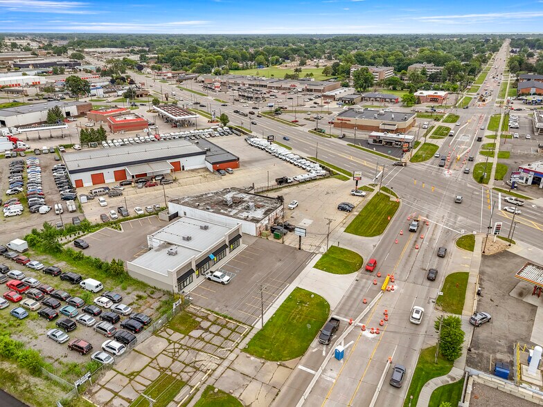 16775-16777 E 13 Mile Rd, Fraser, MI à louer - Photo du bâtiment - Image 2 de 28