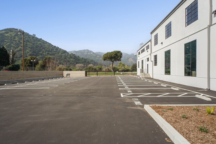 4000-4010 Chevy Chase Dr, Los Angeles, CA à louer - Photo du bâtiment - Image 2 de 24
