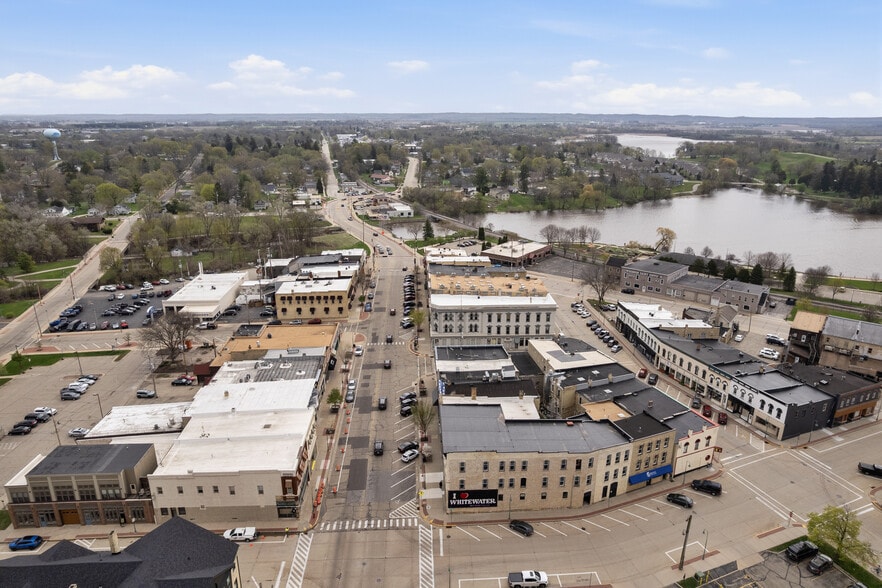 162-170 W Main St, Whitewater, WI à vendre - Photo du bâtiment - Image 3 de 20