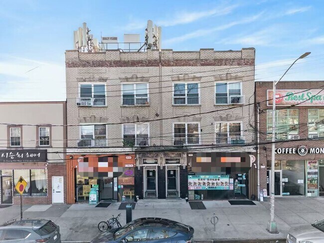 Plus de détails pour 2 Properties for Sale – Commerce de détail à vendre, Flushing, NY