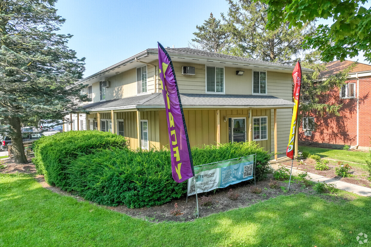 914 Greenbrier Rd, Dekalb, IL for sale Primary Photo- Image 1 of 1