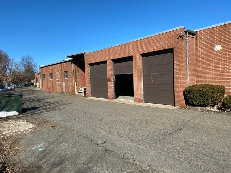 123 Whiting St, Plainville, CT for lease - Building Photo - Image 2 of 8