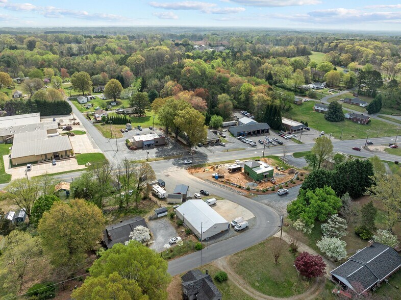 302 S Main St, King, NC à vendre - Photo du bâtiment - Image 2 de 19