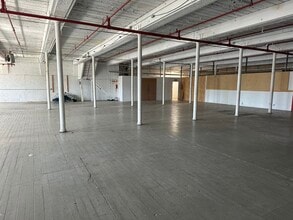 104 Anawan St, Fall River, MA à louer Photo intérieure- Image 2 de 2