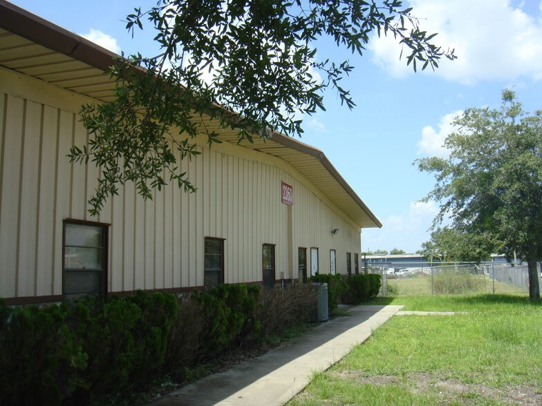 2360 Clark St, Apopka, FL à louer - Photo du bâtiment - Image 2 de 5