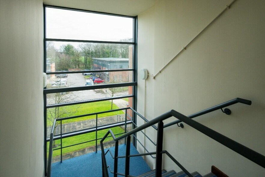 Hooton Rd, Ellesmere Port for lease - Interior Photo - Image 3 of 57