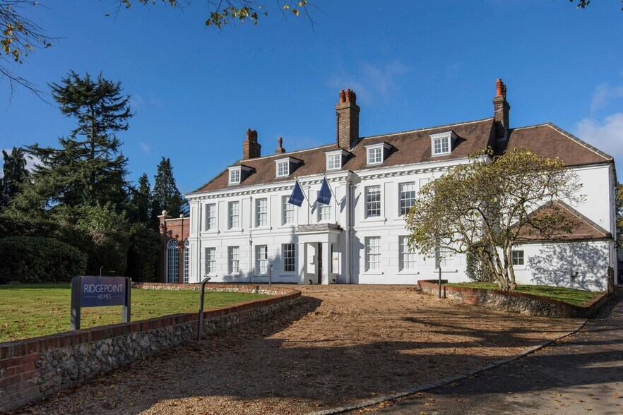 Amersham Rd, High Wycombe for lease - Building Photo - Image 2 of 6