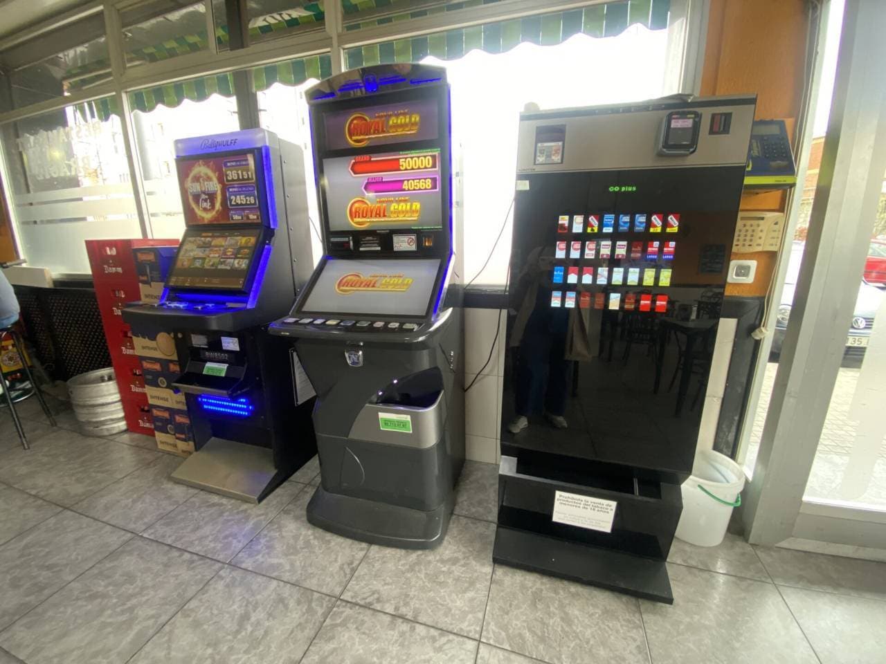 Retail in L'Hospitalet de Llobregat for lease Interior Photo- Image 1 of 5