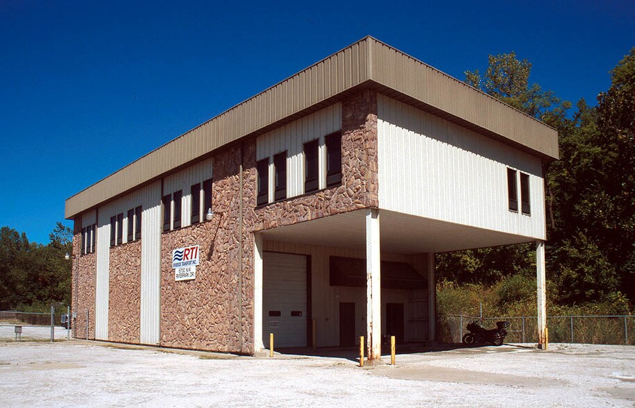 6700 NW River Park Dr, Riverside, MO à louer - Photo du bâtiment - Image 2 de 3