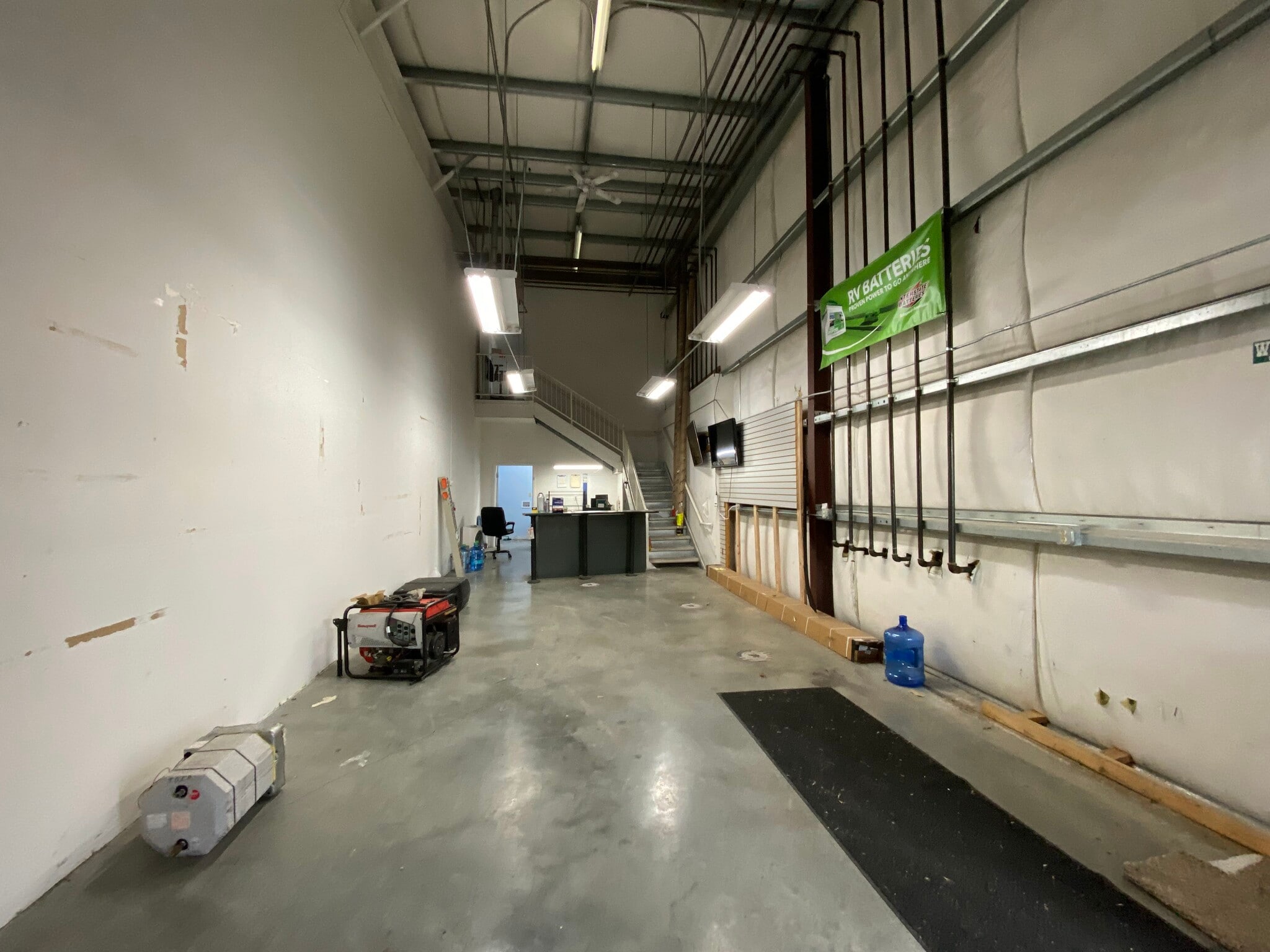 9918 162nd St Ct E, Puyallup, WA for lease Interior Photo- Image 1 of 2